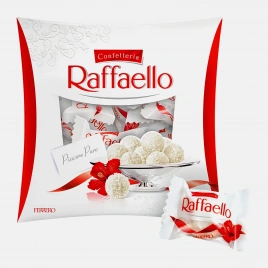 Конфеты с цельным миндальным орехом в кокосовой обсыпке Raffaello 240г